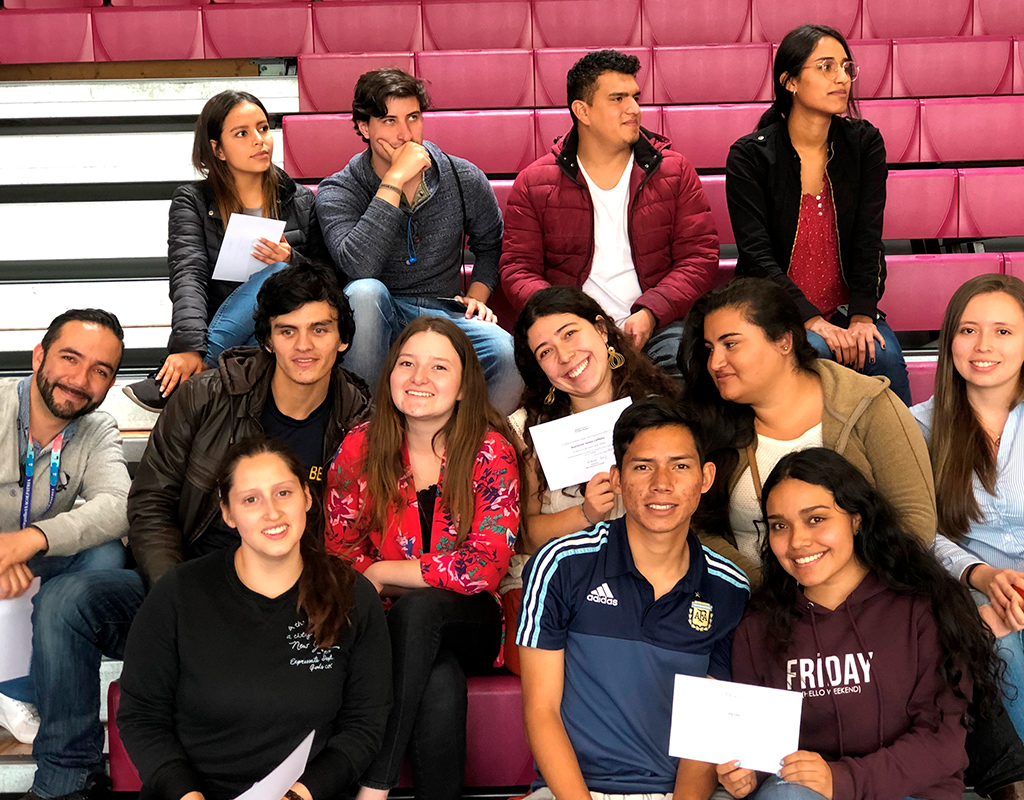 Foto plano general grupo de voluntarios uniandinos en la celebración del Día del Voluntario Uniandino 2019.