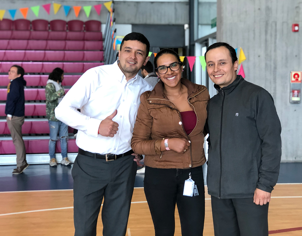 Foto plano general grupo de voluntarios uniandinos en la celebración del Día del Voluntario Uniandino 2019.