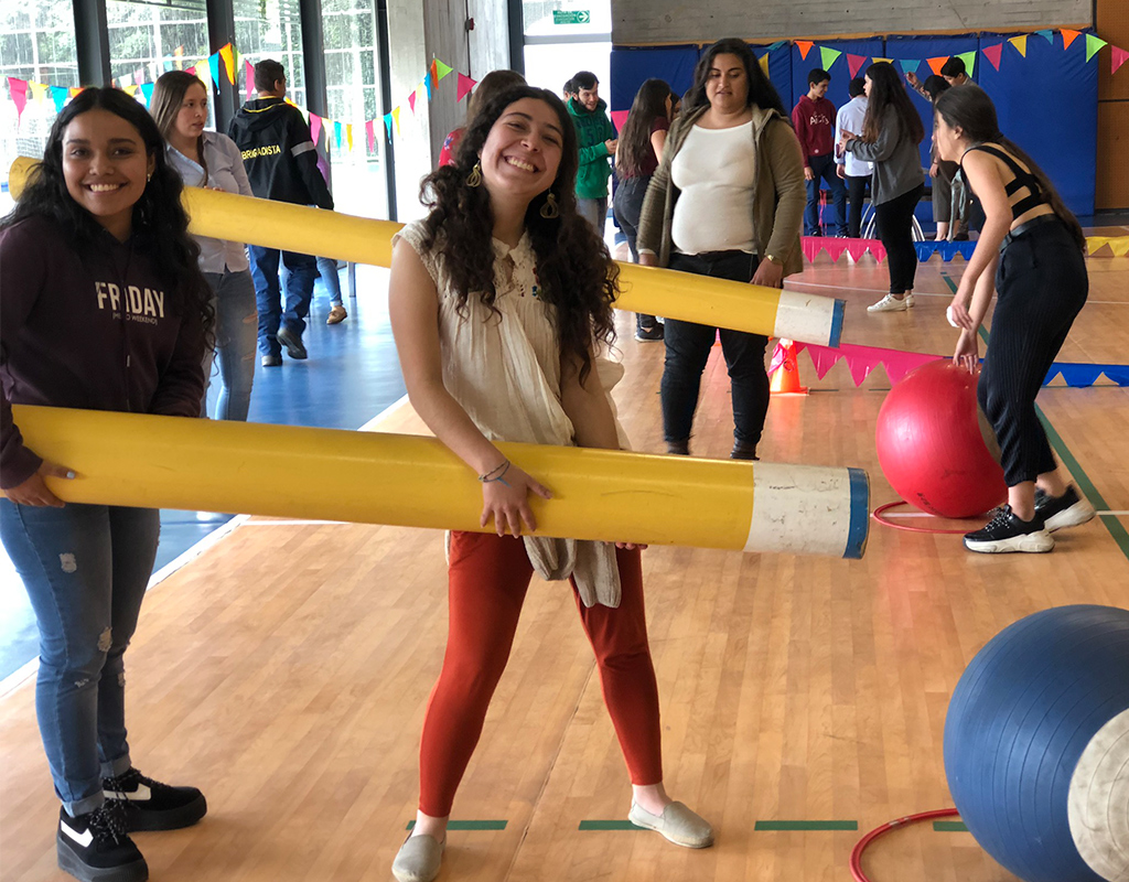 Foto plano general grupo de voluntarios uniandinos en la celebración del Día del Voluntario Uniandino 2019.