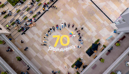 Imagen aérea de instalación tipográfica 70 años de la Universidad de los Andes