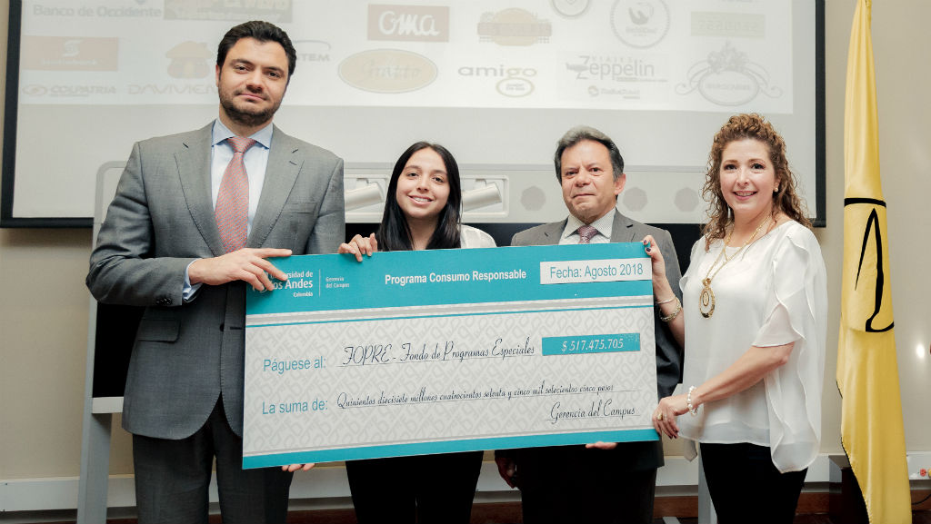 Eduardo Behrentz Entrega del cheque de apoyo al Fondo de Programas Especiales (Fopre).