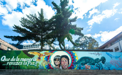 Muro de Margarita Gómez y Mateo Matamala pintado por la Comunidad Uniandina