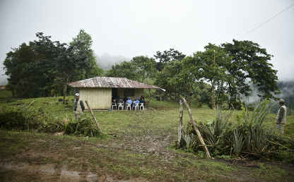 Miembros de la delegación de la ONU durante la misión de verificación en Colombia. Foto. AFP