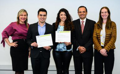 Los becarios Roberto Rocca, con representantes de Tenaris y la Universidad de los Andes