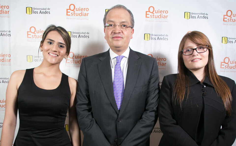 Ana María Corrales, Fernando Carrillo y Michelle Mora