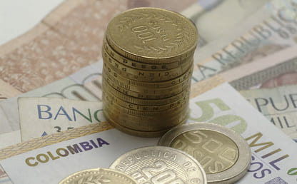 foto de billetes y monedas