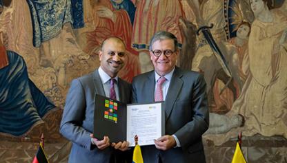 Joybrato Mukherjee, rector de la Universidad Justus Liebig de Giessen de Alemania y Pablo Navas, rector de la Universidad de los Andes 