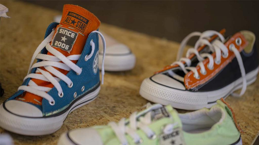 Tres tenis converse.