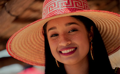 Niña con sombrero wayú 