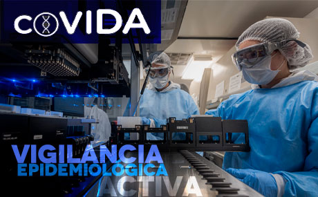 Especialistas con trajes de bioseguridad en laboratorio de Secuenciación genética
