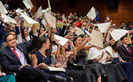 Graduandos en ceremonia de grados de la Facultad de Medicina 2019-2