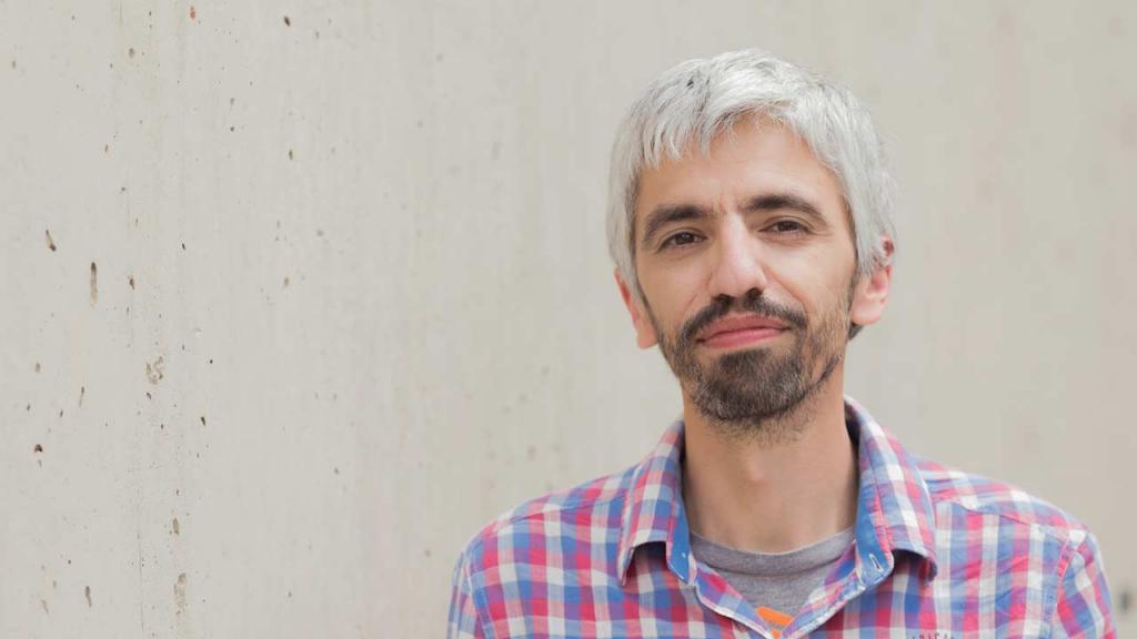 Es egresado de Matemáticas de la Universidad de los Andes. En 2002 cursó un doctorado en la Universidad de Cornell. Estudio Economía, pero se retiró para dedicarse a las matemáticas.