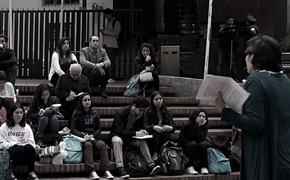 Foto de una clase a la calle de Uniandes
