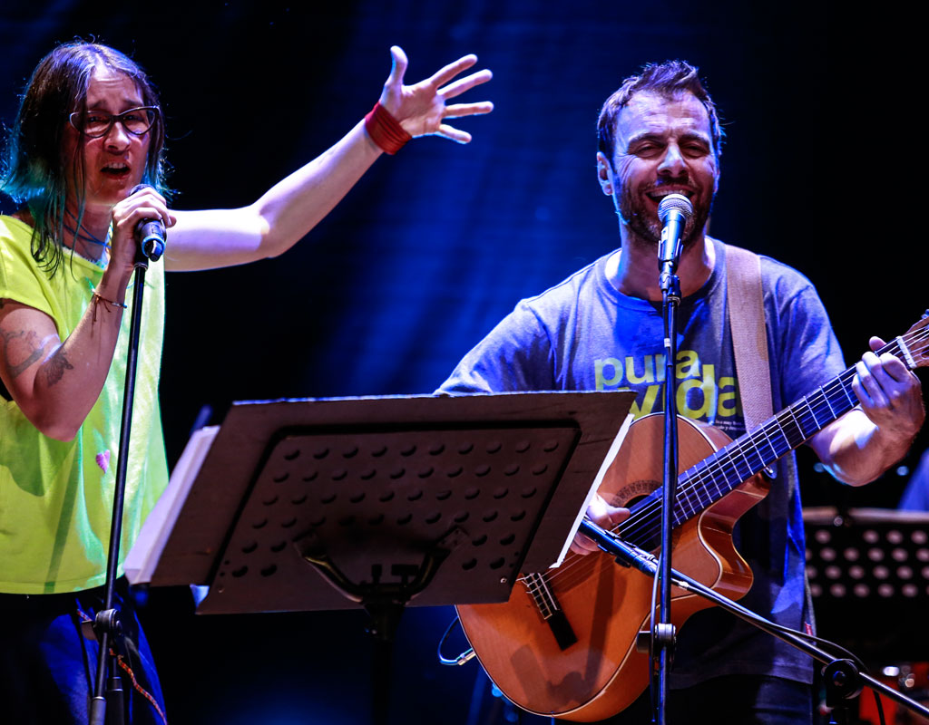 Kevin Johansen y Andrea Echeverri en concierto