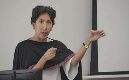 Marcela Eslava, decana de la Facultad de Economía de Los Andes