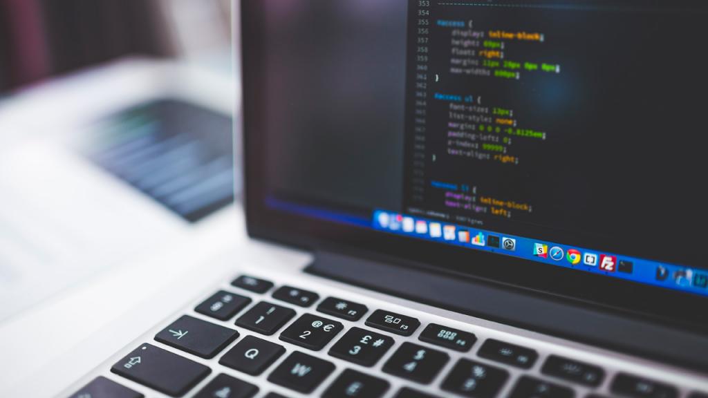 Imagen de un computador con lenguaje de programación