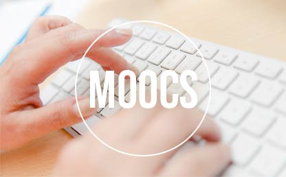 Manos en teclado de computador