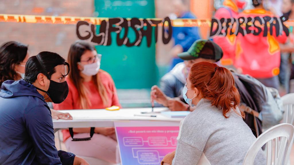 Jóvenes en mesas de diálogo 