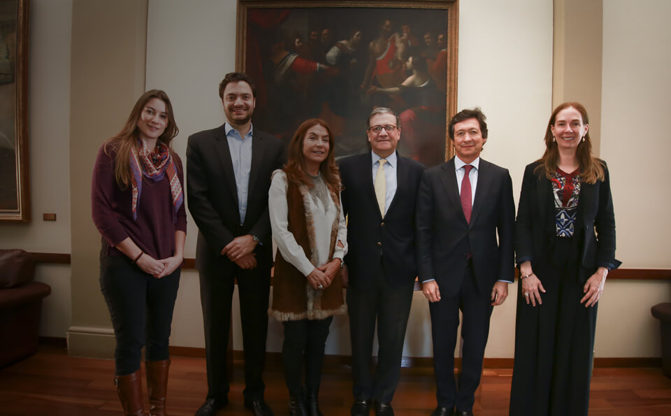 Nueva beca patrocinada por City Park, rector Pablo Navas, Eduardo Behrentz, Carolina Angel, Maria Ines Fernandez, Raul Enrique Vasquez