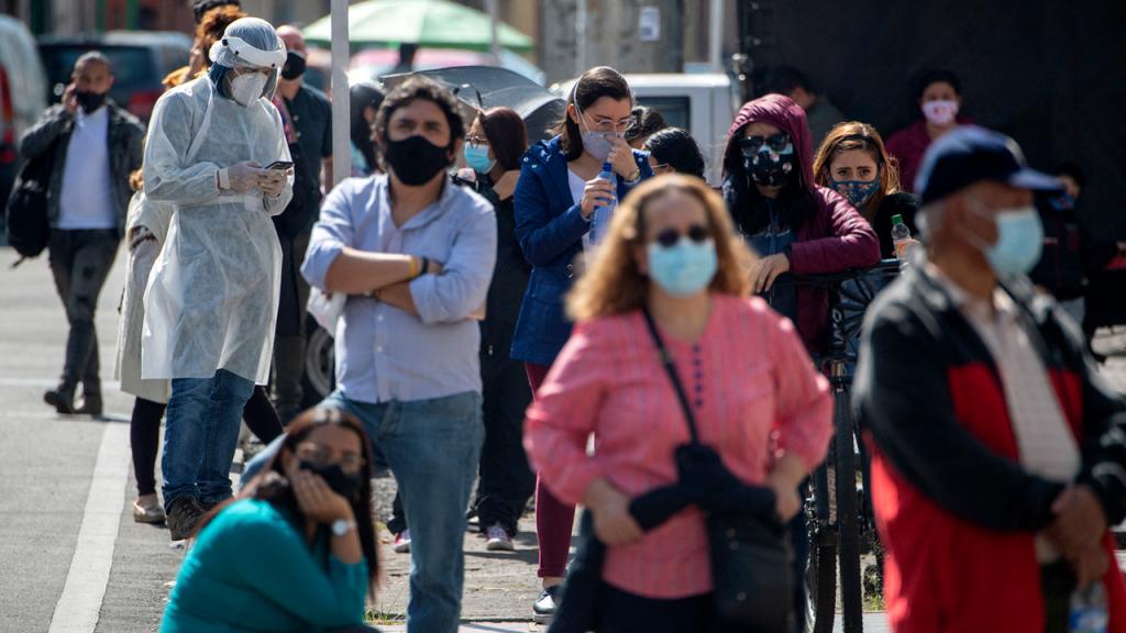 Foto de personas con tapabocas
