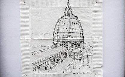 Dibujo de la cúpula de una iglesia dibujada en una servilleta