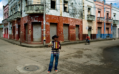 Quién es el dueño de la tierra en Colombia