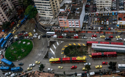 Panorámica vía congestionada